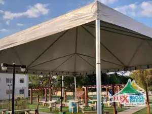 Locação de tenda piramidal